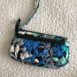 Vera Bradley wristlet 💙